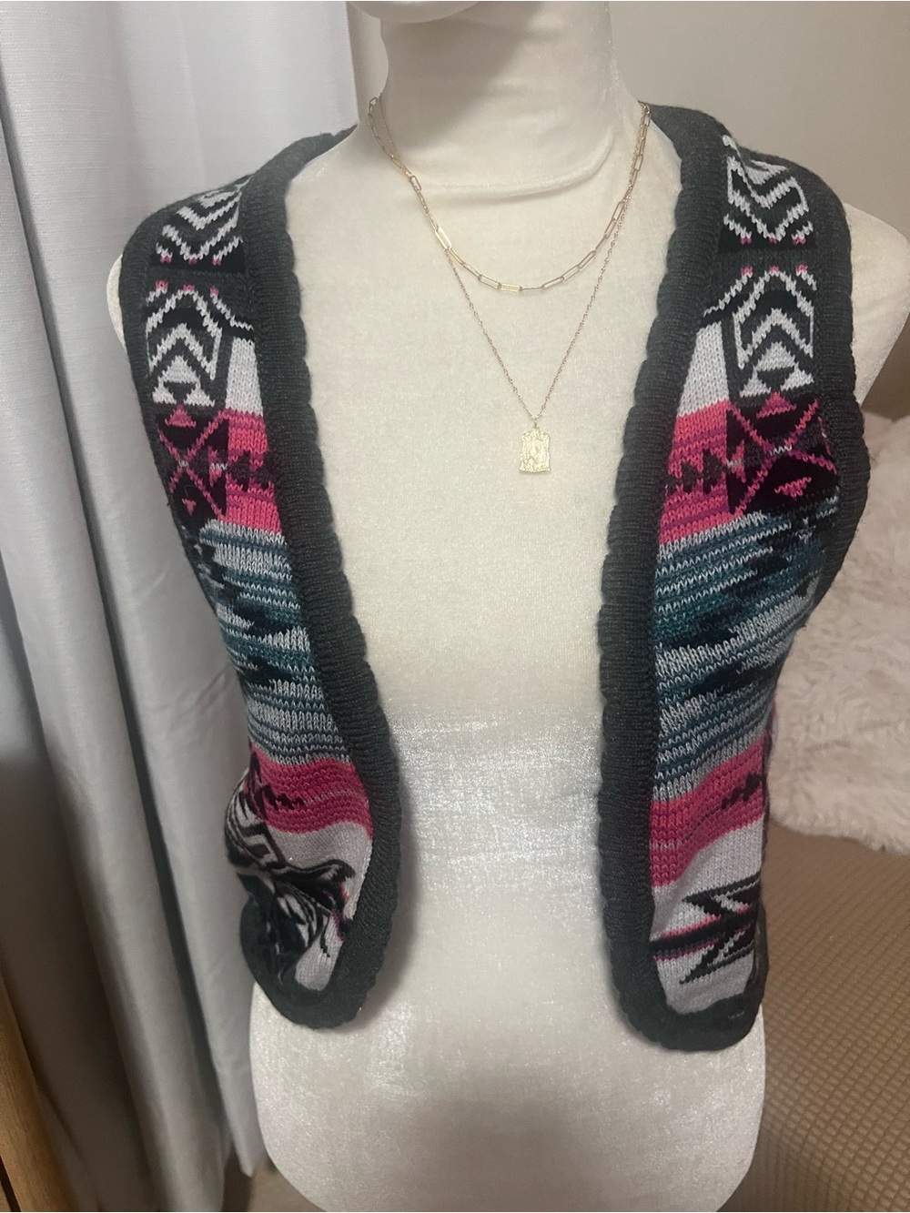 Aztec Knit Open-Front Sweater Vest in Black & Pink